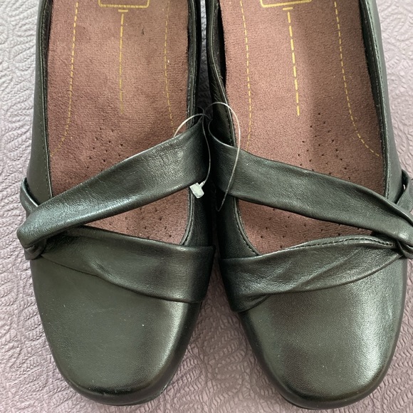 Clarks Women Shoes, Size 7.5W, Black Color - Picture 4 of 9